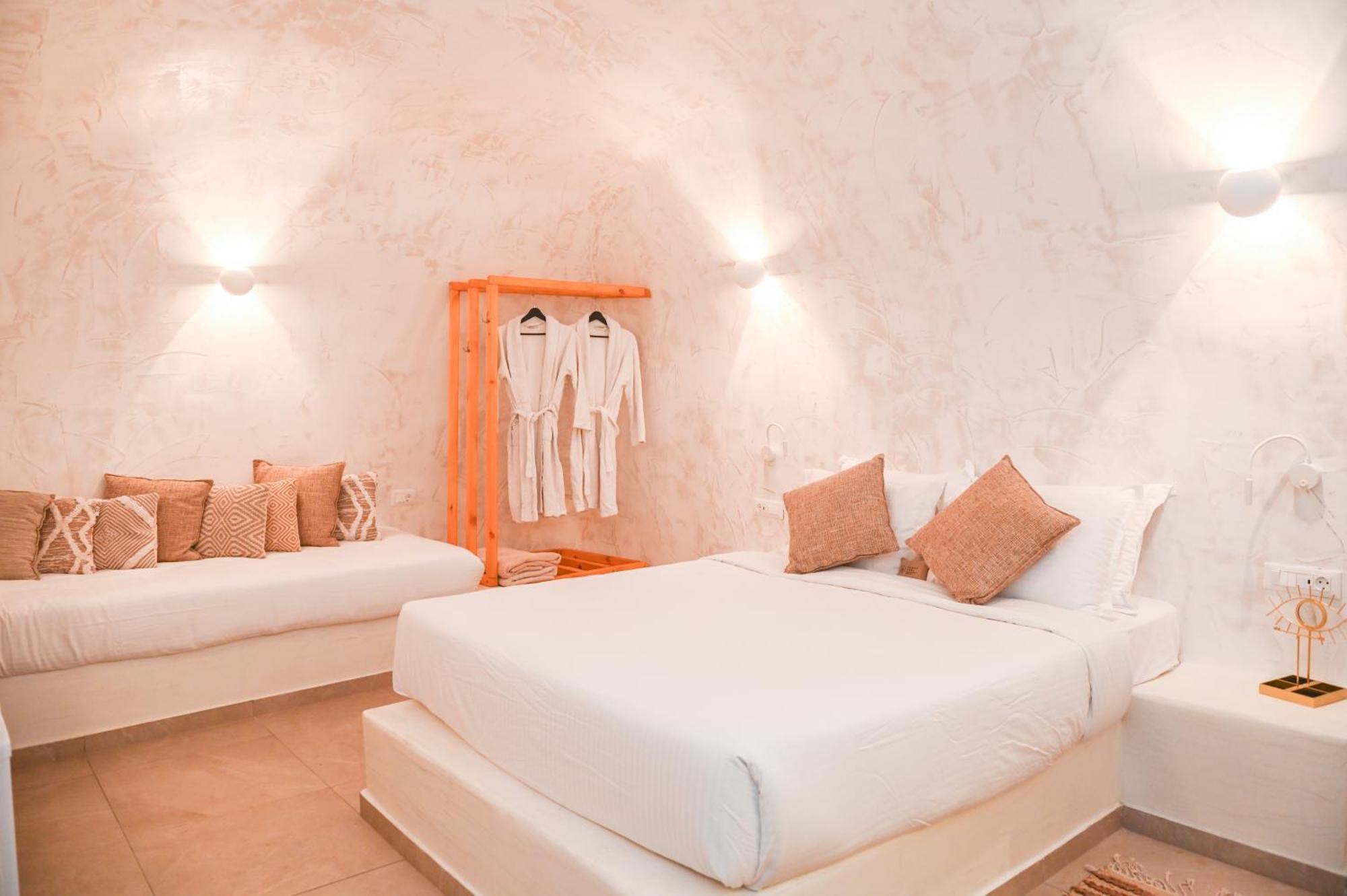 White Curves Santorini Bed & Breakfast Akrotírion Dış mekan fotoğraf