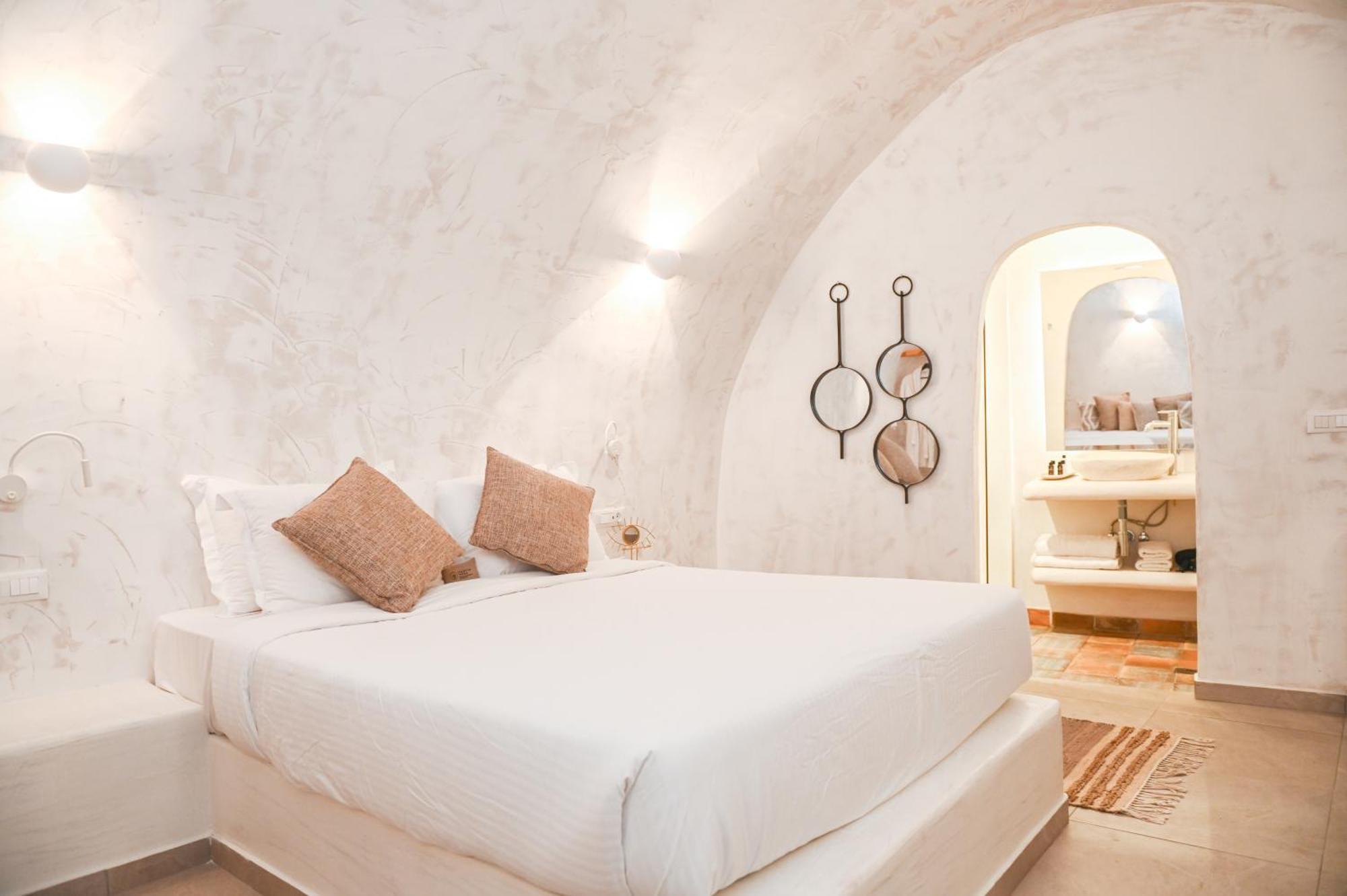 White Curves Santorini Bed & Breakfast Akrotírion Dış mekan fotoğraf