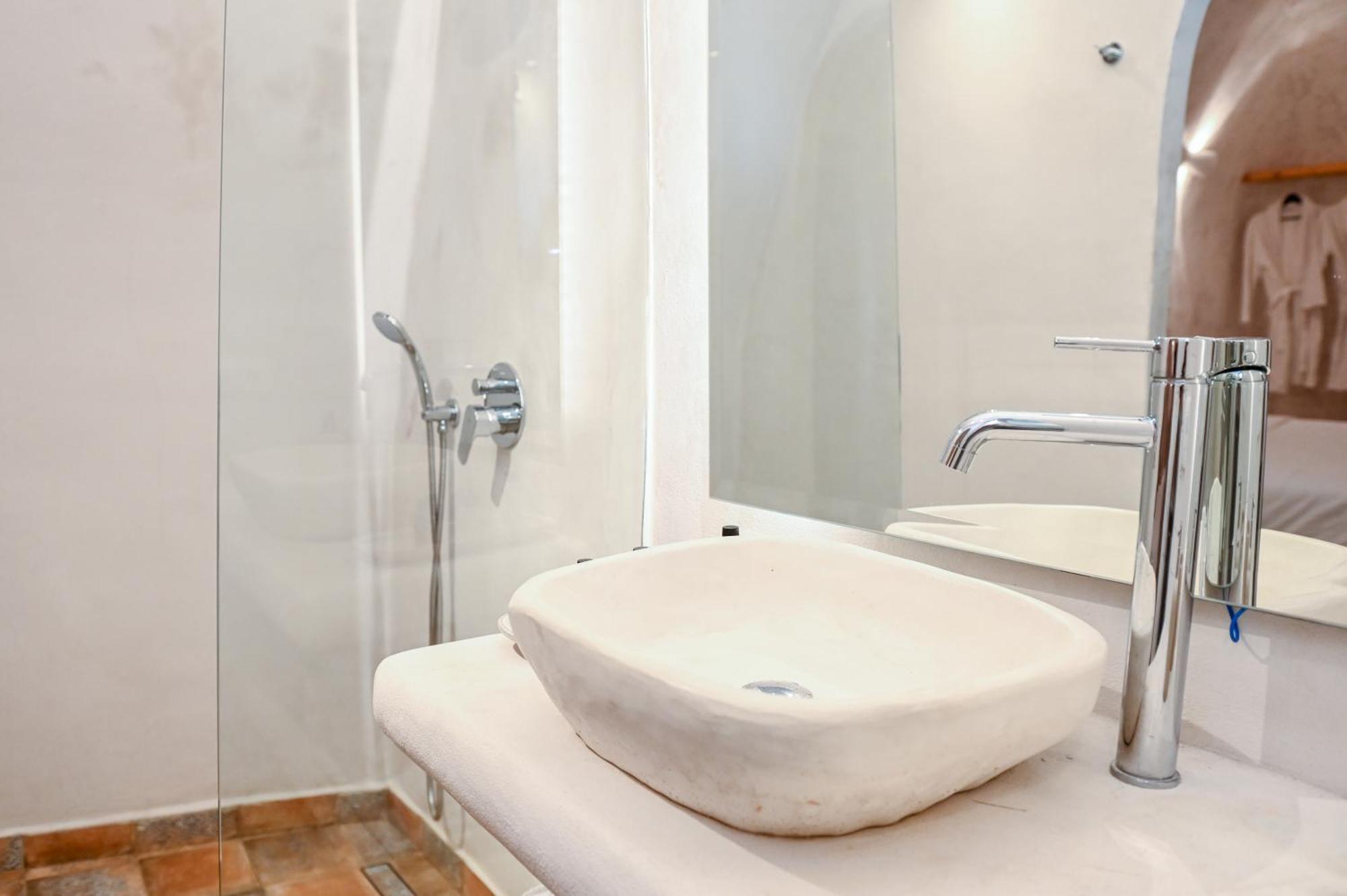 White Curves Santorini Bed & Breakfast Akrotírion Dış mekan fotoğraf