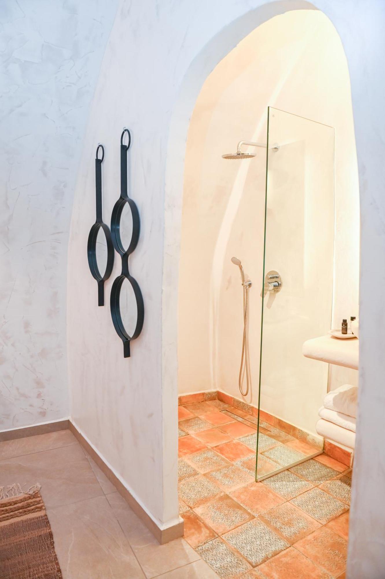White Curves Santorini Bed & Breakfast Akrotírion Dış mekan fotoğraf